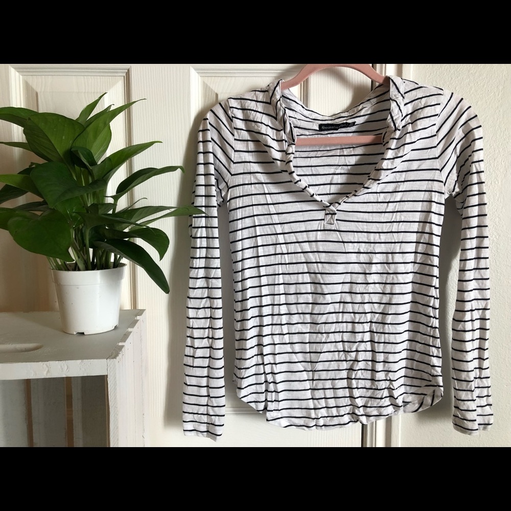 Abercrombie & Fitch V neck.
